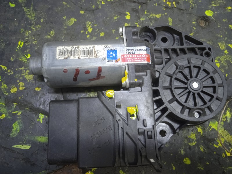 Recambio de motor elevalunas trasero izquierdo para volkswagen golf plus 5m1 referencia OEM IAM 5M0839401A-0130821431  