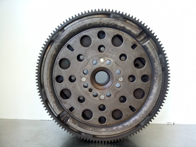 Recambio de volante motor para mercedes-benz clase a (w168) 1.7 cdi diesel cat referencia OEM IAM 20702304  