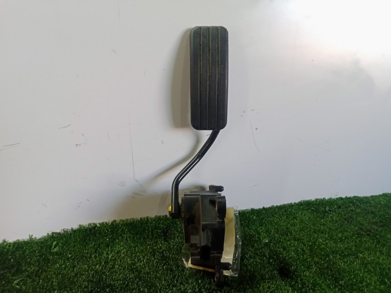 Recambio de pedal acelerador para renault scenic ii referencia OEM IAM 8200153268  