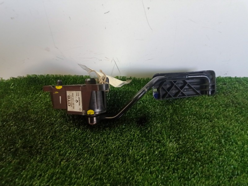 Recambio de pedal acelerador para renault scenic ii referencia OEM IAM 8200153268  