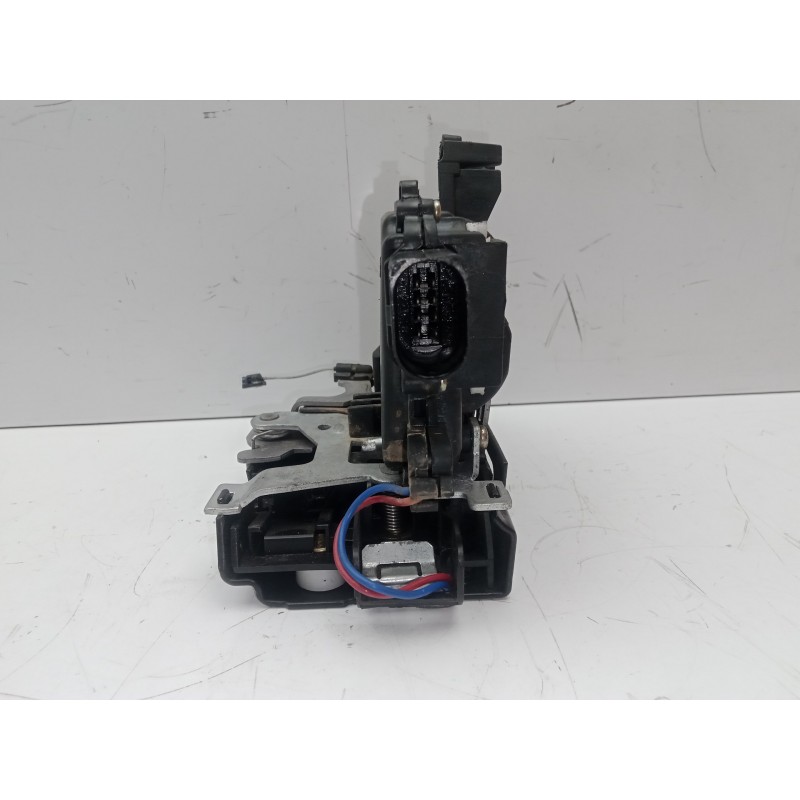 Recambio de cerradura puerta delantera derecha para volkswagen polo (9n3) 1.4 16v referencia OEM IAM  8.PINES 