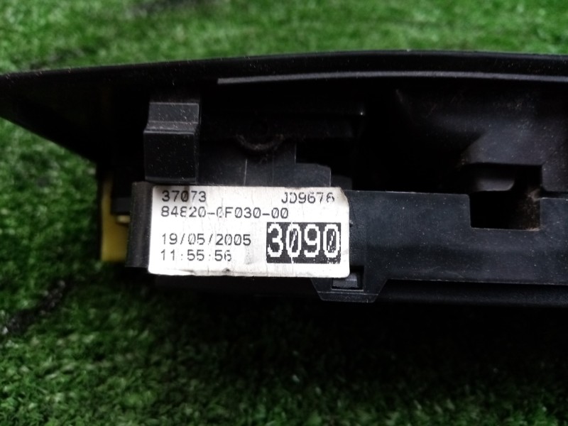 Recambio de mando elevalunas delantero izquierdo para toyota corolla verso (r1) 2.0 turbodiesel cat referencia OEM IAM 848200F03