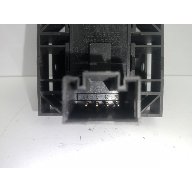 Recambio de interruptor para volkswagen eos (1f7) 1.4 16v tsi referencia OEM IAM 1Q0959873B MANDO MALETERO MANDO TAPA COMBUSTIBL