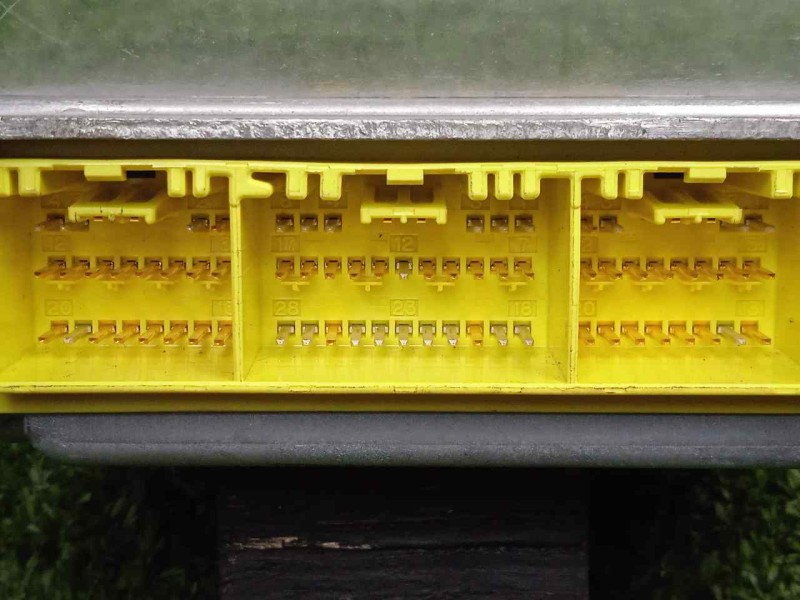 Recambio de centralita airbag para toyota corolla verso (r1) 2.0 turbodiesel cat referencia OEM IAM 235731103-891700F240 CON.TAR