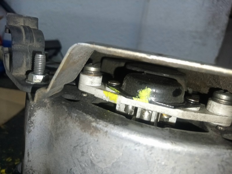 Recambio de alternador para lancia delta 1.9 turbodiesel cat referencia OEM IAM 0120469939 90AH - BOSCH POLEA.FIJA - 5.CANALES