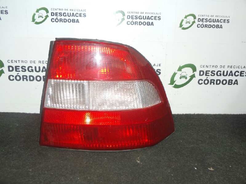 Recambio de piloto trasero derecho para opel vectra b berlina 2.0 dti referencia OEM IAM  VECTRA B. - 5.PUERTAS 95-99 - BLANCO