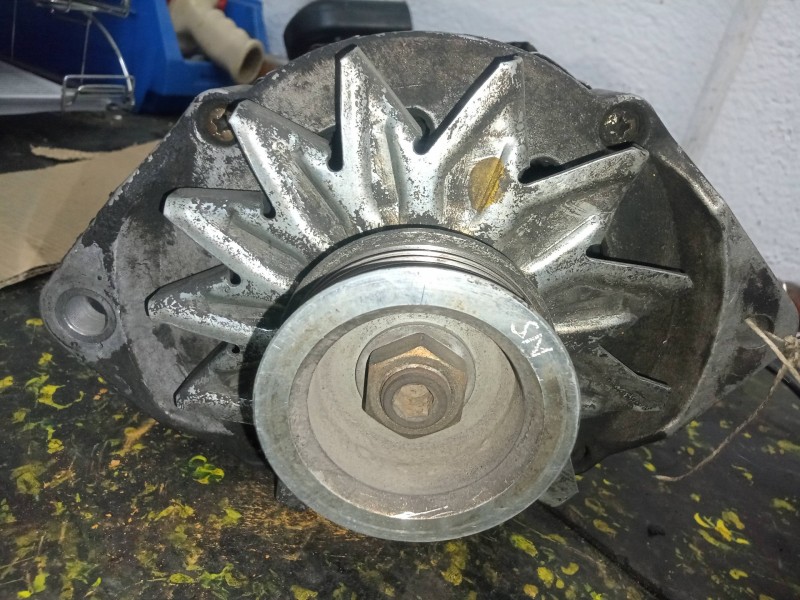 Recambio de alternador para lancia delta 1.9 turbodiesel cat referencia OEM IAM 0120469939 90AH - BOSCH POLEA.FIJA - 5.CANALES