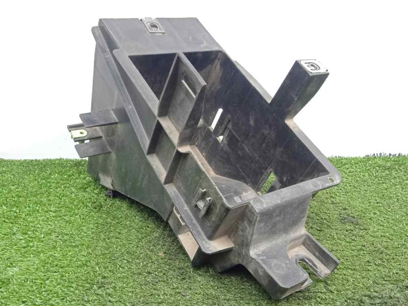 Recambio de moldura para peugeot satelis ii 125 referencia OEM IAM 1177074300 CAJA BATERIA 