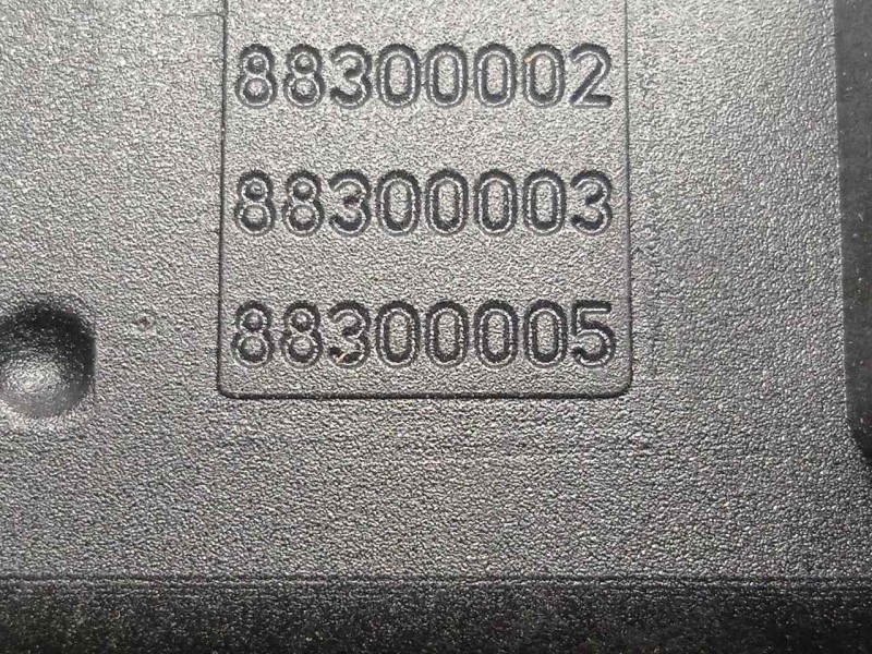 Recambio de warning para renault megane iii berlina 5 p 1.6 16v referencia OEM IAM 88300005  