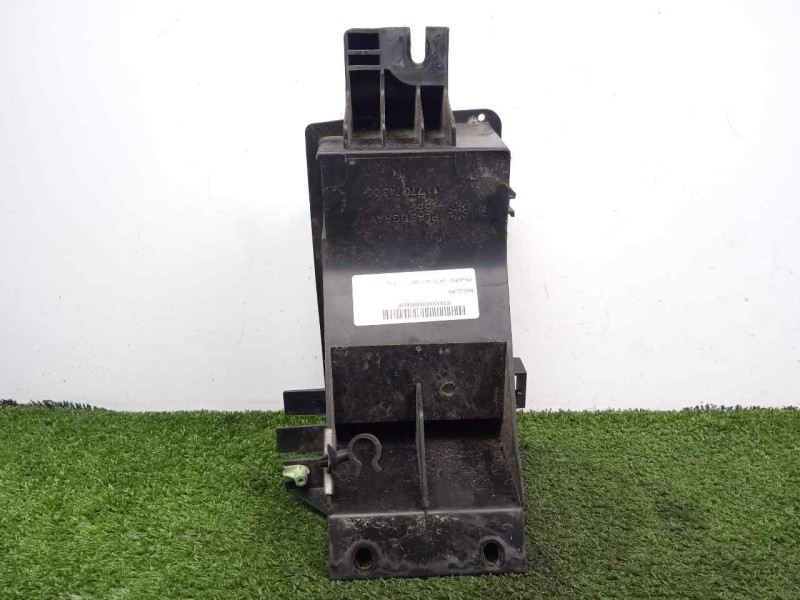 Recambio de moldura para peugeot satelis ii 125 referencia OEM IAM 1177074300 CAJA BATERIA 