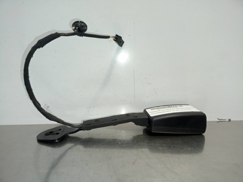 Recambio de enganche cinturon delantero derecho para volkswagen golf vii lim. 1.6 tdi dpf referencia OEM IAM 5G4857756B  