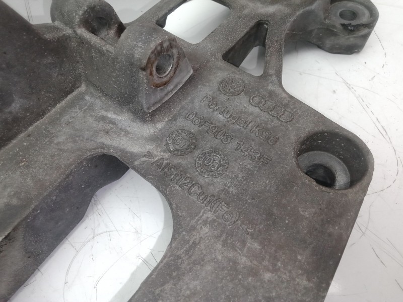 Recambio de soporte alternador para skoda octavia berlina (1z3) 1.6 referencia OEM IAM 06F903143F  