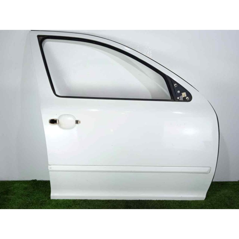 Recambio de puerta delantera derecha para skoda octavia berlina (1z3) 1.6 referencia OEM IAM   BLANCO