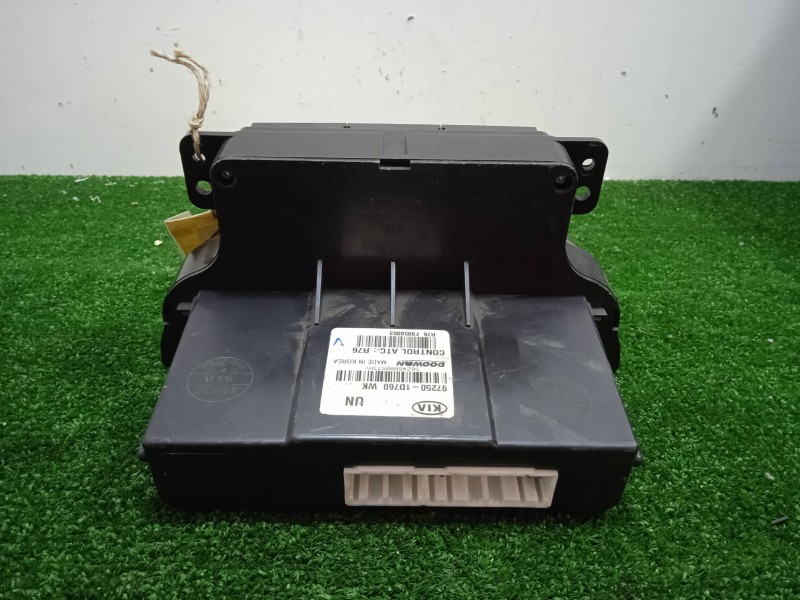 Recambio de mando climatizador para kia carens (un) 2.0 crdi referencia OEM IAM 972501D760WK  R76F9050053