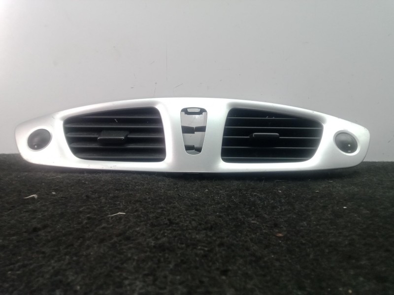Recambio de aireador delantero central para renault scenic iii 1.5 dci diesel fap referencia OEM IAM 682600031R-1019250  