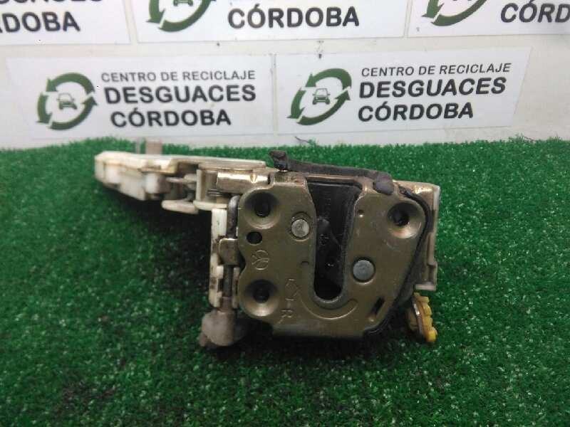 Recambio de cerradura puerta delantera derecha para nissan terrano/terrano.ii (r20) 2.7 turbodiesel referencia OEM IAM  5.PUERTA