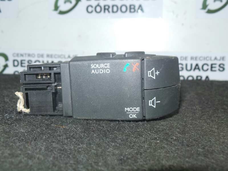 Recambio de mando volante para dacia sandero stepway referencia OEM IAM 255522448R-344422023GB 6.PINES BOTON.VOLUMEN