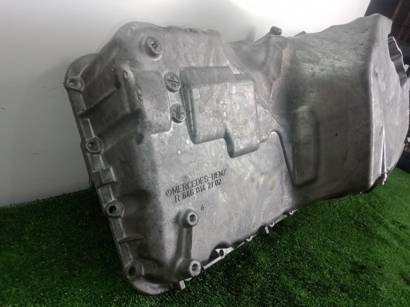 Recambio de carter para mercedes-benz clase c (w204) berlina 2.2 cdi cat referencia OEM IAM R6460142102  
