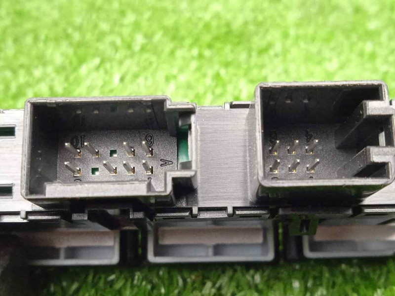 Recambio de warning para skoda fabia combi 1.4 tdi dpf referencia OEM IAM 6V0927132A  