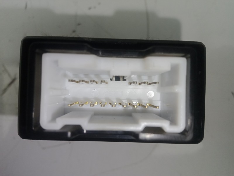 Recambio de modulo electronico para kia rio 1.2 cat referencia OEM IAM 961201W010 CONECTOR AUX/USB 
