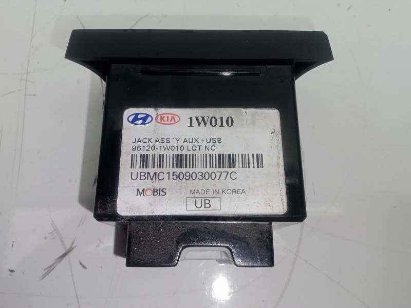 Recambio de modulo electronico para kia rio 1.2 cat referencia OEM IAM 961201W010 CONECTOR AUX/USB 