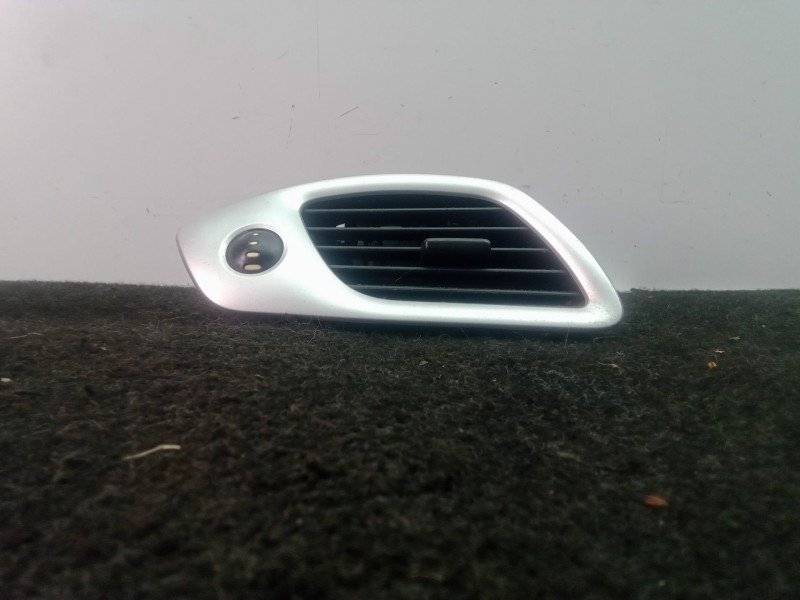 Recambio de aireador delantero izquierdo para renault scenic iii 1.5 dci diesel fap referencia OEM IAM 1012124-10016  
