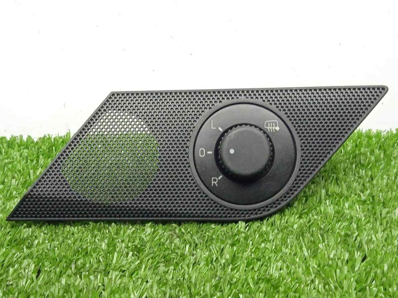 Recambio de mando retrovisor para skoda fabia combi 1.4 tdi dpf referencia OEM IAM 5JB959565  