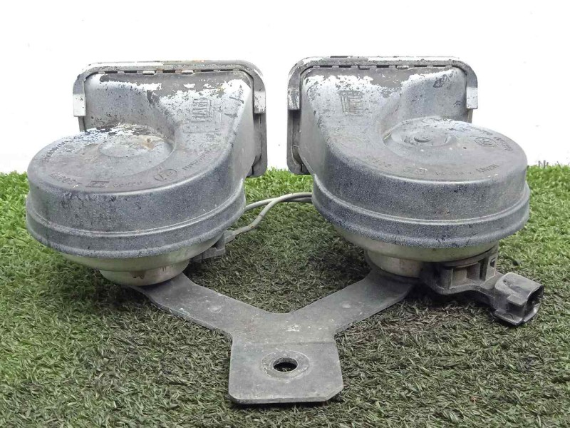 Recambio de claxon para land rover evoque 2.2 td4 cat referencia OEM IAM LR026039-BJ3213A803AC  