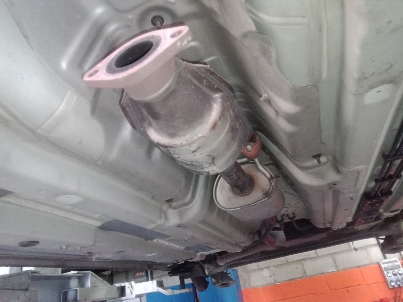 Recambio de tubo escape trasero para kia rio 1.2 cat referencia OEM IAM   