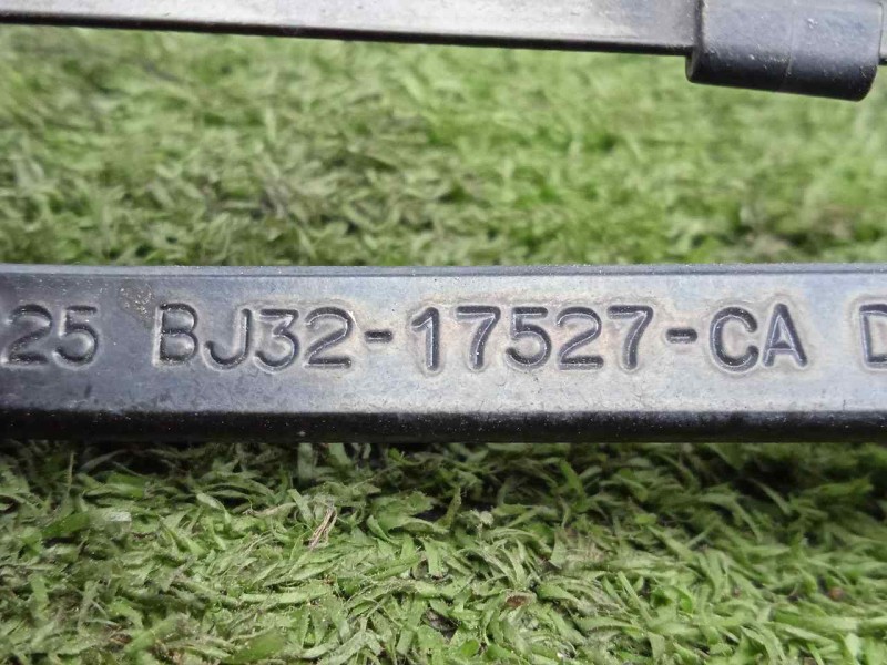 Recambio de brazo limpia delantero derecho para land rover evoque 2.2 td4 cat referencia OEM IAM BJ32317527CA  