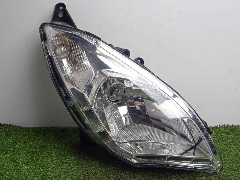 Recambio de faro derecho para peugeot satelis ii 125 referencia OEM IAM SINREFERENCIA  