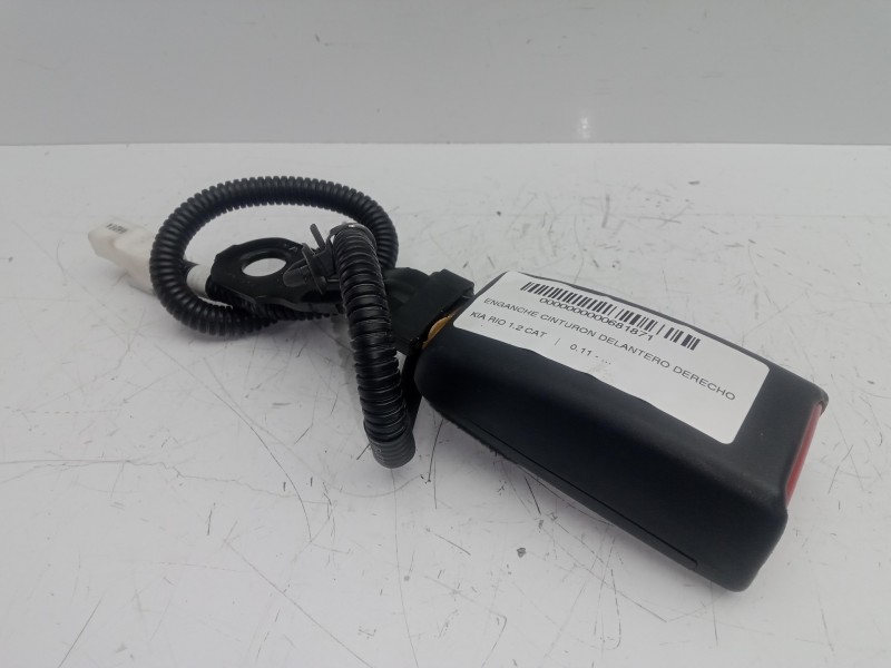 Recambio de enganche cinturon delantero derecho para kia rio 1.2 cat referencia OEM IAM 888401W000HU 2.PINES 