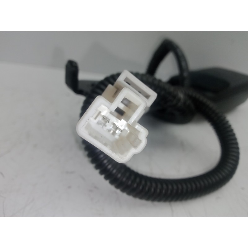 Recambio de enganche cinturon delantero derecho para kia rio 1.2 cat referencia OEM IAM 888401W000HU 2.PINES 
