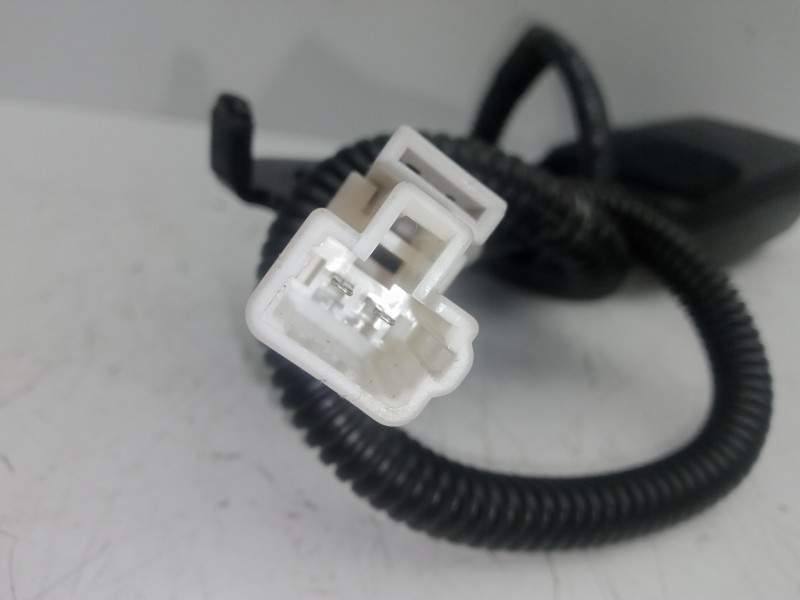 Recambio de enganche cinturon delantero derecho para kia rio 1.2 cat referencia OEM IAM 888401W000HU 2.PINES 