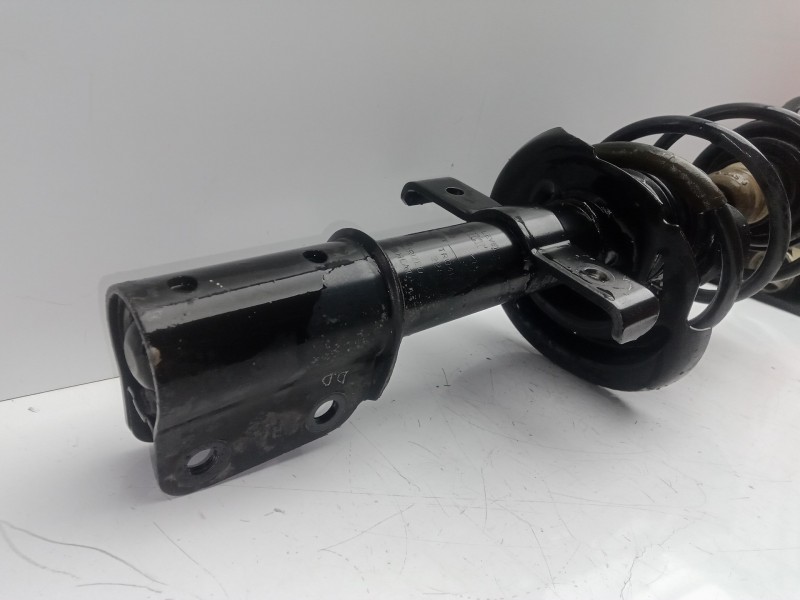 Recambio de amortiguador delantero derecho para renault clio iv 1.2 16v referencia OEM IAM   
