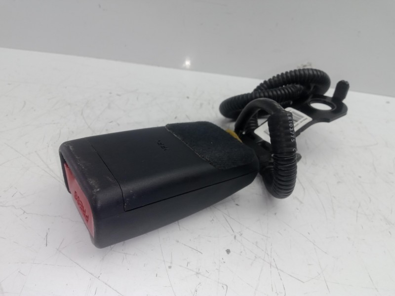Recambio de enganche cinturon delantero derecho para kia rio 1.2 cat referencia OEM IAM 888401W000HU 2.PINES 