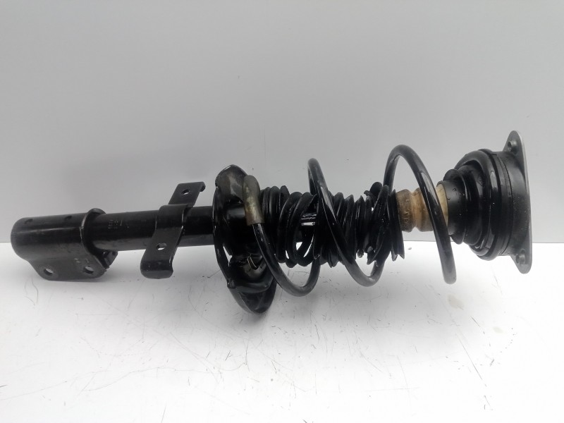 Recambio de amortiguador delantero izquierdo para renault clio iv 1.2 16v referencia OEM IAM   