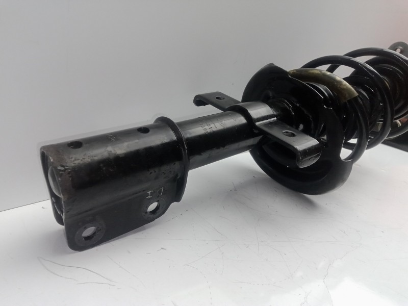 Recambio de amortiguador delantero izquierdo para renault clio iv 1.2 16v referencia OEM IAM   