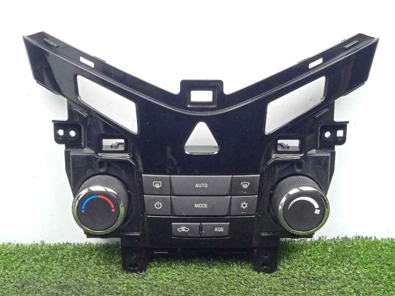 Recambio de mando climatizador para chevrolet cruze 1.6 cat referencia OEM IAM 3827208  