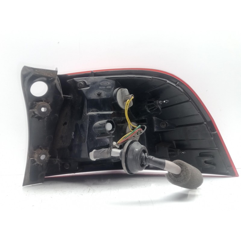 Recambio de piloto trasero izquierdo para kia rio 1.2 cat referencia OEM IAM 924011W2  