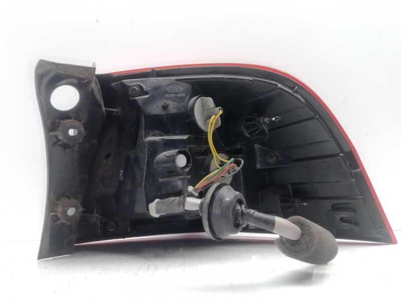 Recambio de piloto trasero izquierdo para kia rio 1.2 cat referencia OEM IAM 924011W2  