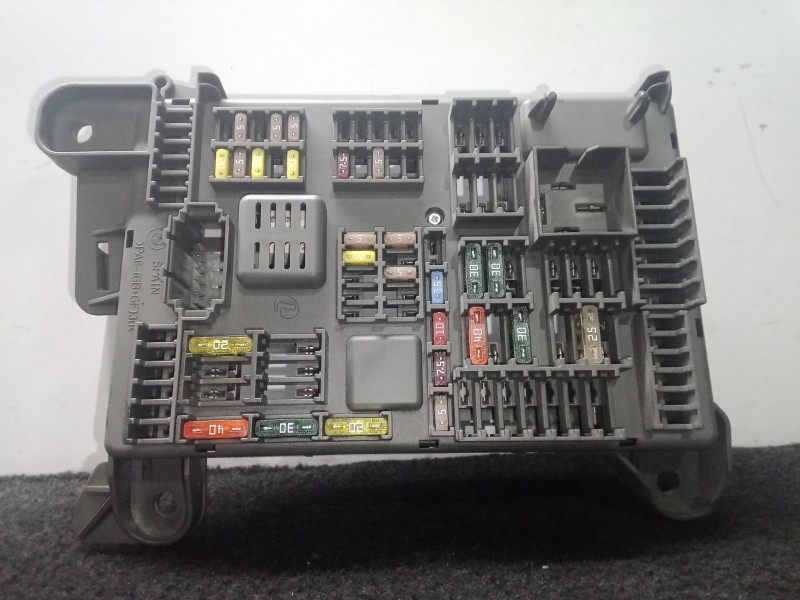 Recambio de caja reles / fusibles para bmw x5 (e70) 3.0 turbodiesel cat referencia OEM IAM 518954020A-693168703-6114-518954020A6