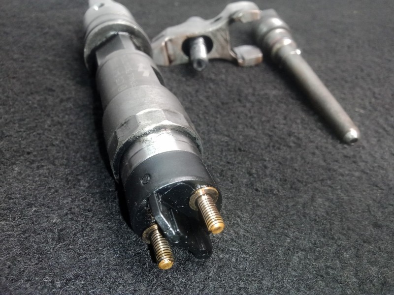 Recambio de inyector para renault ( truck ) 420.18t 4x2 11116 c.c dci referencia OEM IAM 0445120020-5010477874 BOSCH 