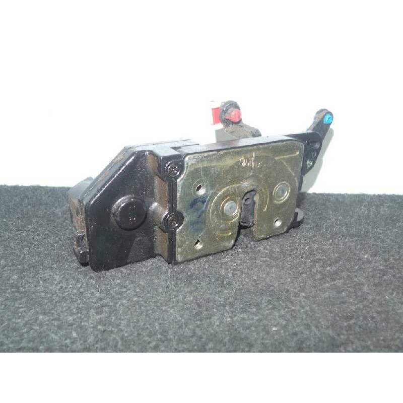 Recambio de cerradura puerta delantera derecha para ssangyong rodius 2.7 turbodiesel cat referencia OEM IAM   