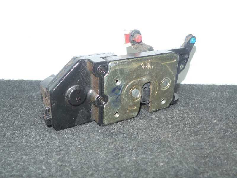 Recambio de cerradura puerta delantera derecha para ssangyong rodius 2.7 turbodiesel cat referencia OEM IAM   