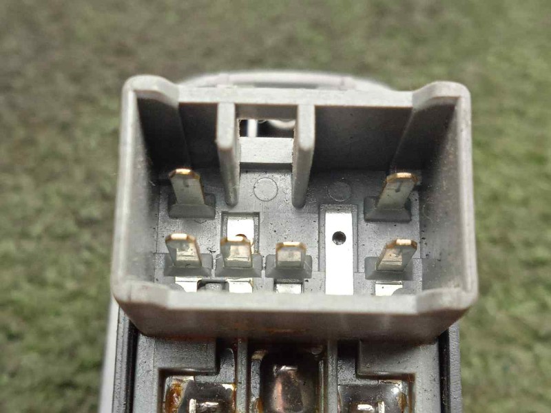 Recambio de mando elevalunas trasero izquierdo para chevrolet nubira berlina 2.0 diesel cat referencia OEM IAM 621W04790 DECO 6.