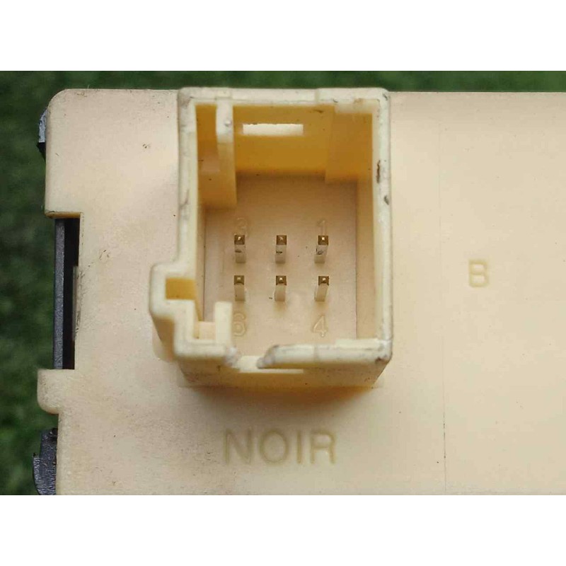 Recambio de motor elevalunas delantero izquierdo para citroën c4 coupe 1.4 16v referencia OEM IAM 9681576980-964881100-965483100