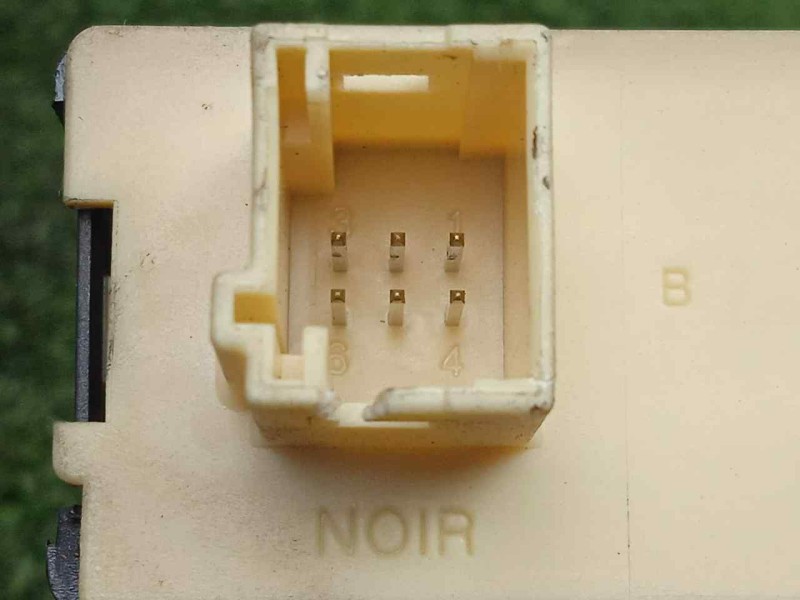 Recambio de motor elevalunas delantero izquierdo para citroën c4 coupe 1.4 16v referencia OEM IAM 9681576980-964881100-965483100