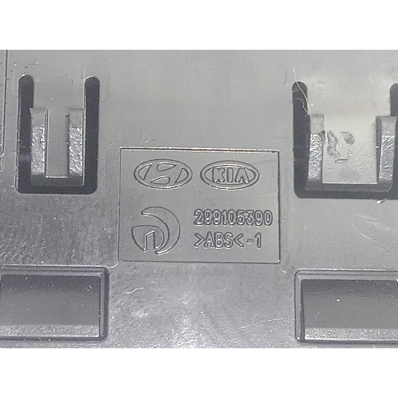 Recambio de interruptor para kia rio 1.2 cat referencia OEM IAM 299105391-299105390 CONTROL DE TRACCIÓN 