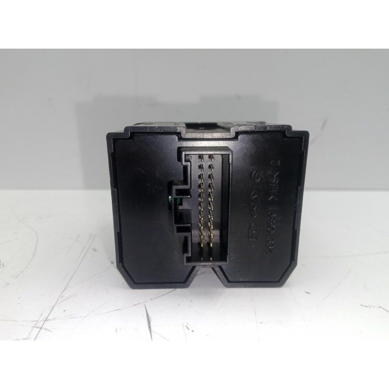 Recambio de interruptor para kia rio 1.2 cat referencia OEM IAM 299105391-299105390 CONTROL DE TRACCIÓN 